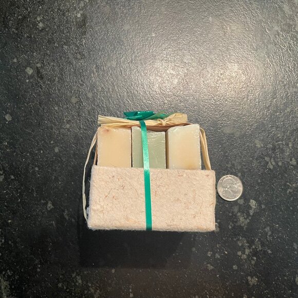 Three-Bar Lavender Soap Set in Gift Box (NWT) - Picture 9 of 10